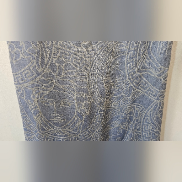 Gianni Versace Medusa Wool Blend Scarf With Fringe Blue Brand New With Tags - Picture 4 of 9
